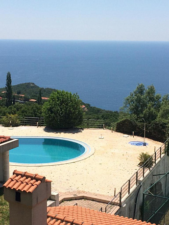 A unique villa with two swimming pools and a perfect view